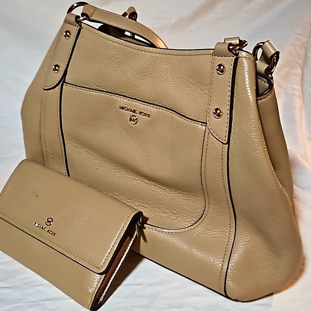 MK pebble grain leather purse